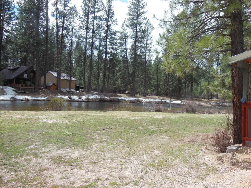 Lone Pine Place