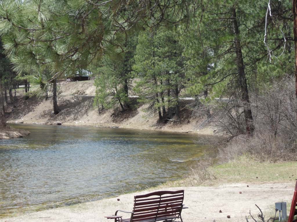 Lone Pine Place