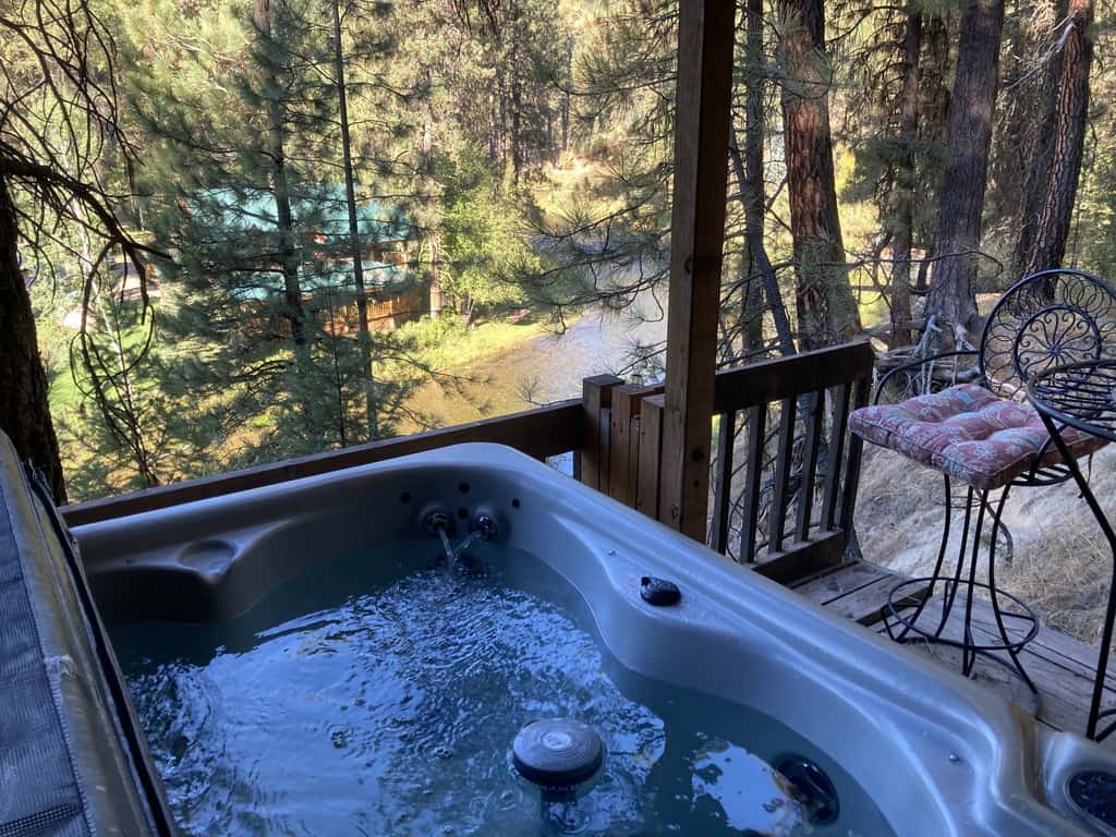 Middlefork River Chalet