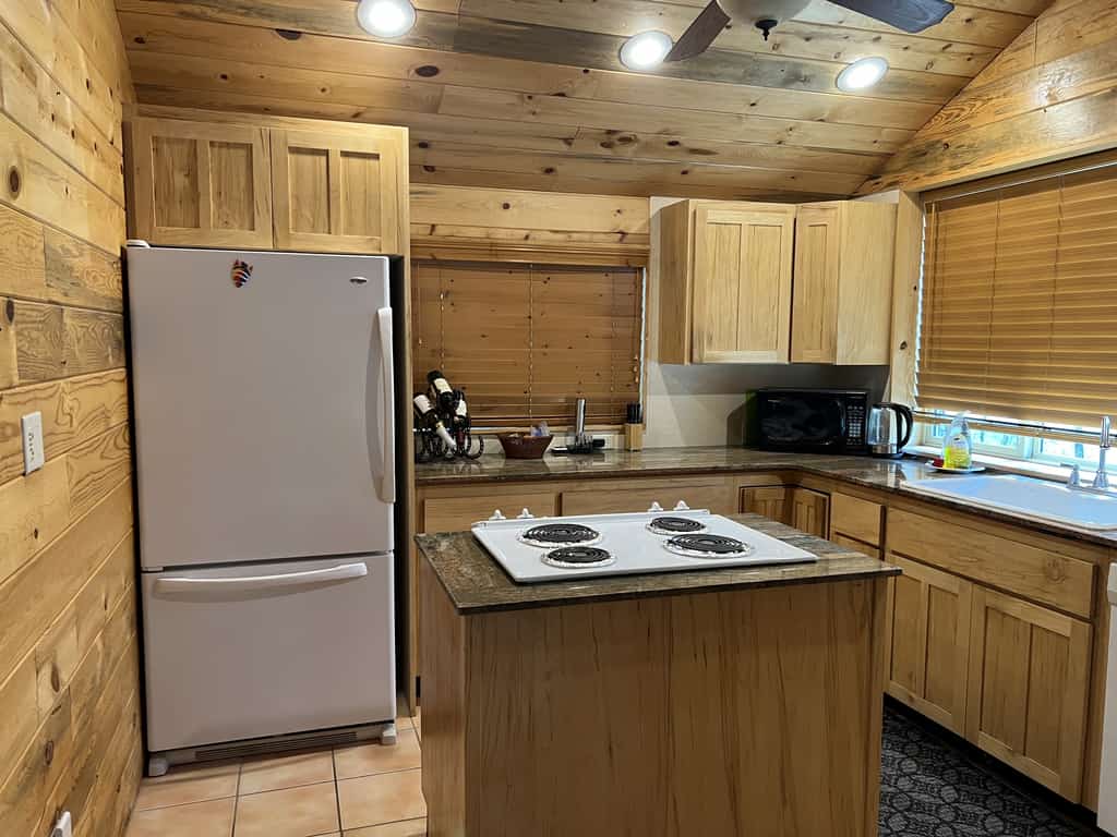 Fantastic Riverside Cabin with Hot Tub, WFI!