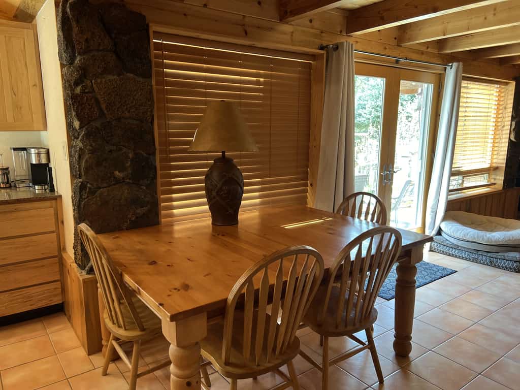 Fantastic Riverside Cabin with Hot Tub, WFI!