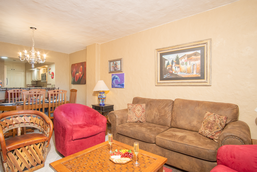 Beautiful condo in Las Glorias 309