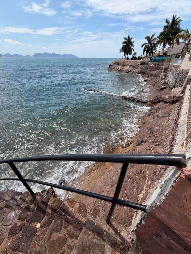 Beautiful Casita oceanfront with private pool