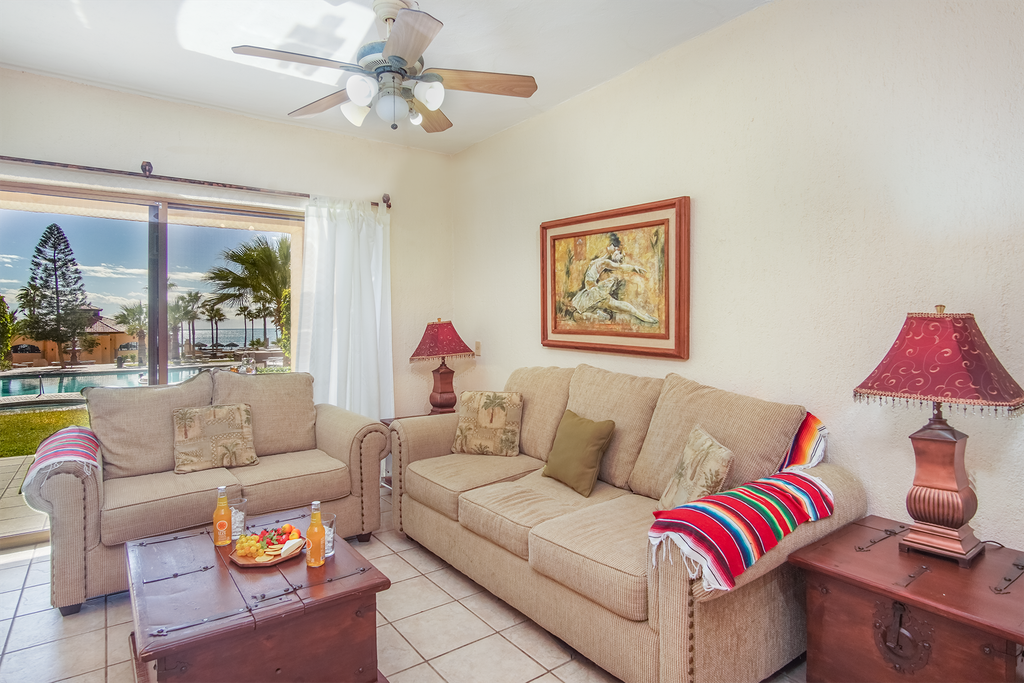 Princesa C-104 Barefoot Bumblebee Newly Renovated Ocean View Condo