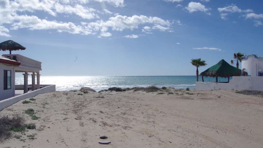Casa Azalea -Brand New- Modern Beachfront Home Playa Encanto