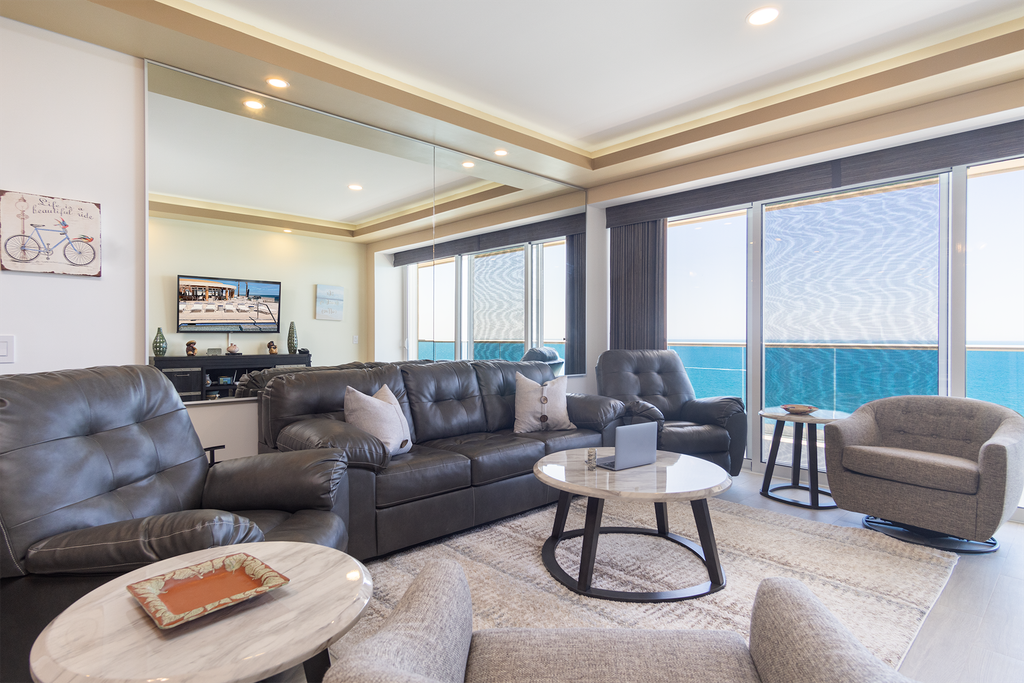 Beachfront Condo with Panoramic Views C1204