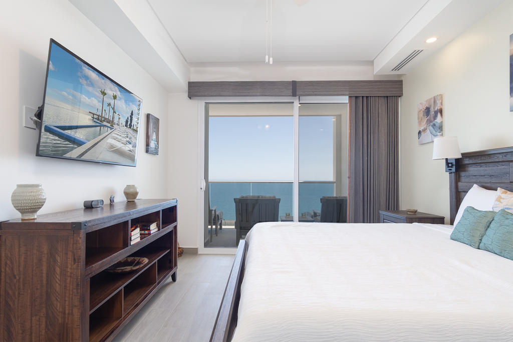 Beachfront Condo with Panoramic Views C1204