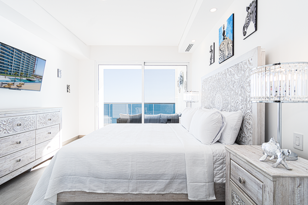 Velero 902 Ocean front condo