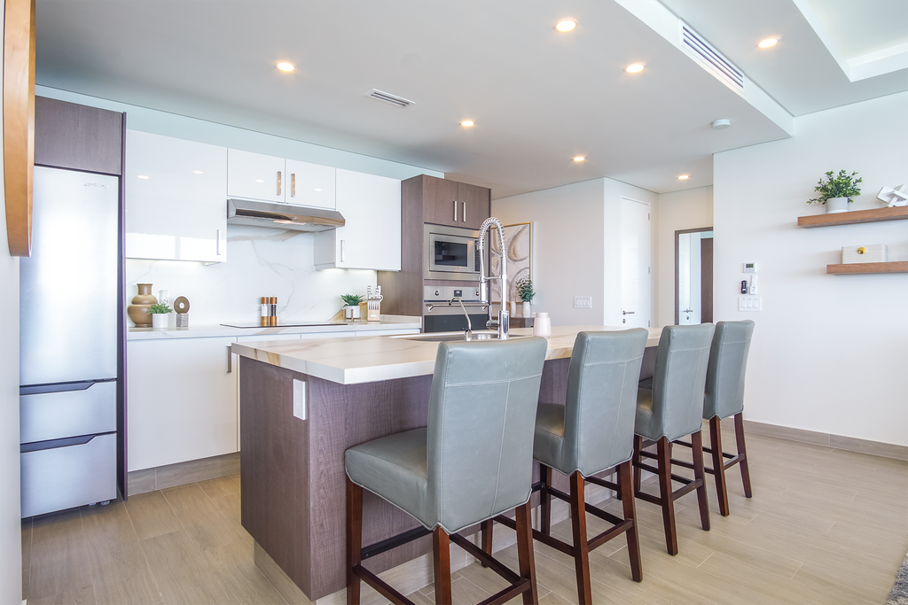 Luxury modern condo at Encantame Towers E1405
