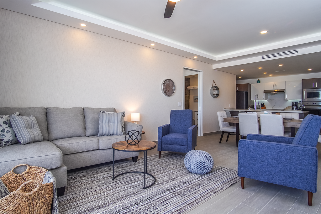 Cozy beach front getaway Encantame Towers E304