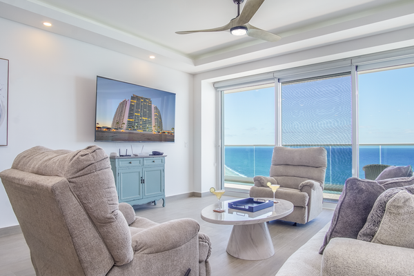 Perfect family 2 bedroom condo E1804 Encantame
