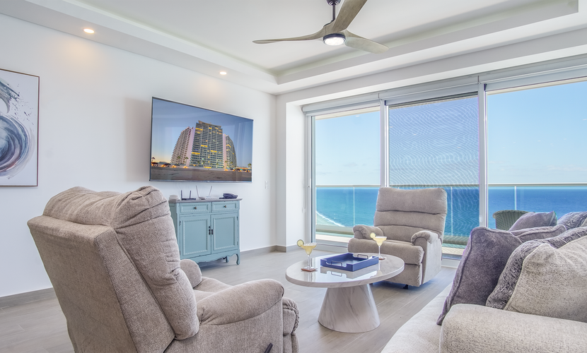 Perfect family 2 bedroom condo E1804 Encantame