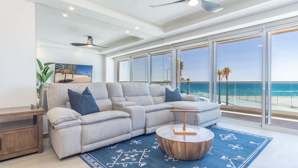 Distinctive Elegance 2 Bedroom Unit Encantame Viento 202