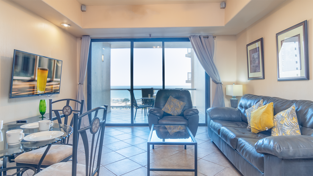 1 BR 1BA Condo @ Las Palomas Rubi 302