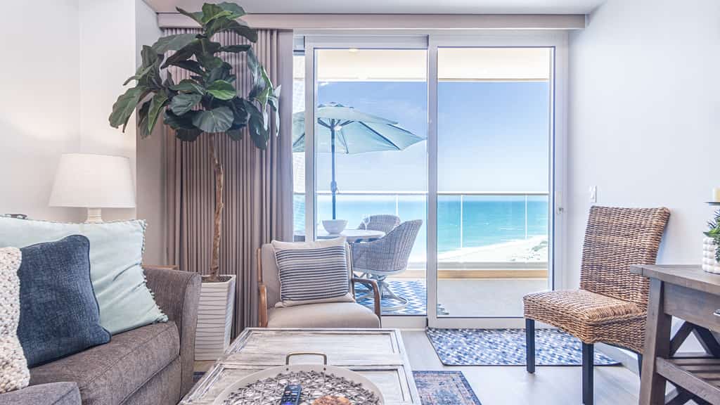 Exceptional one bedroom condominium Viento 803 - Encantame Towers