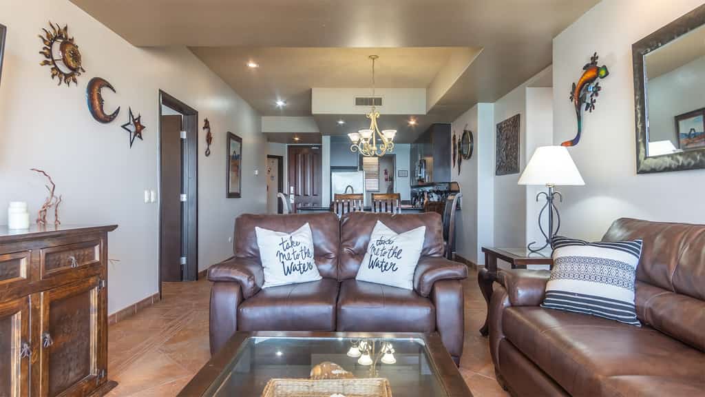 Beautiful 2 BR 2 BA condo in Phase 1 Cristal 903