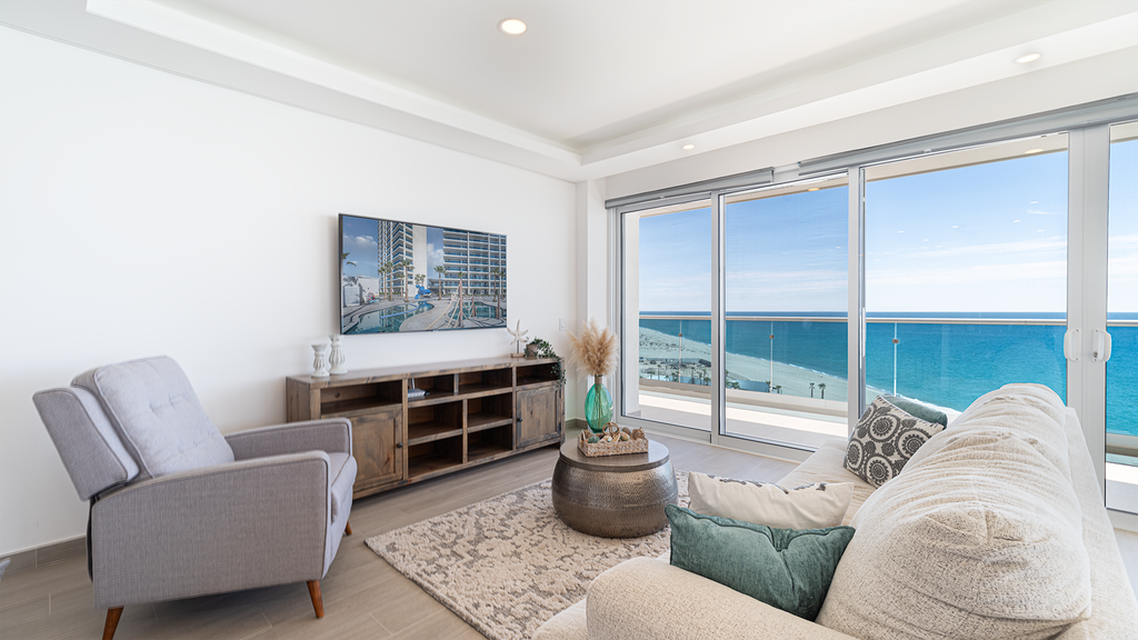 Delightful 2 bedroom condo Encantame Towers Verano 705
