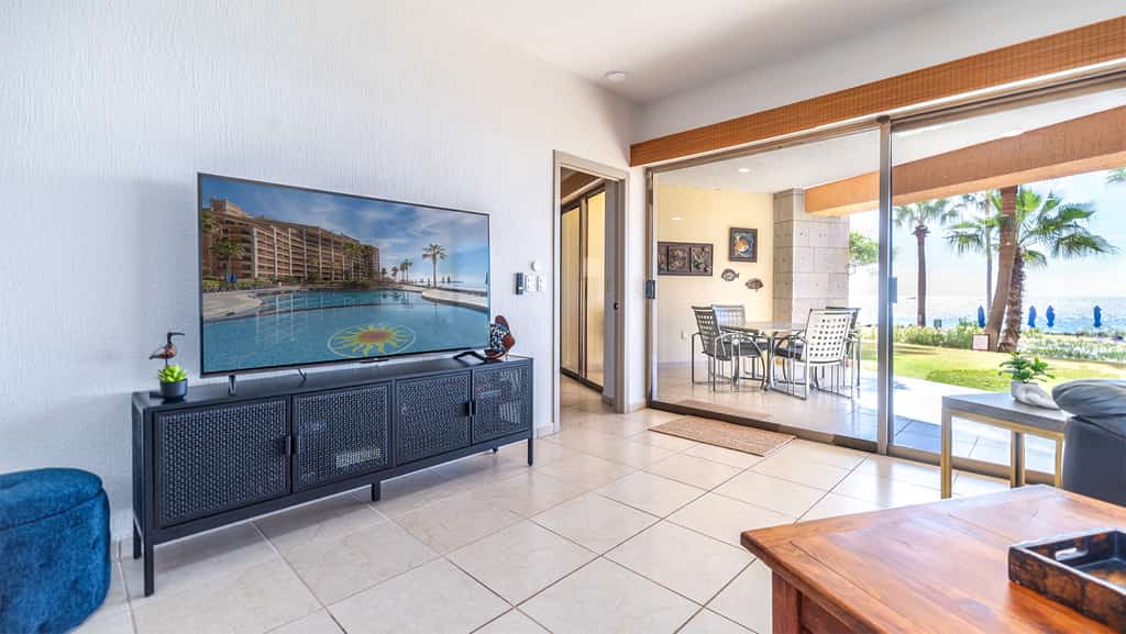 SE108 Newly Remodeled First-Floor Ocean Front Condo with Prime Location