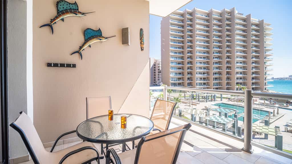 Phase 2 1 BR 1BA Cordoba 302 plus room
