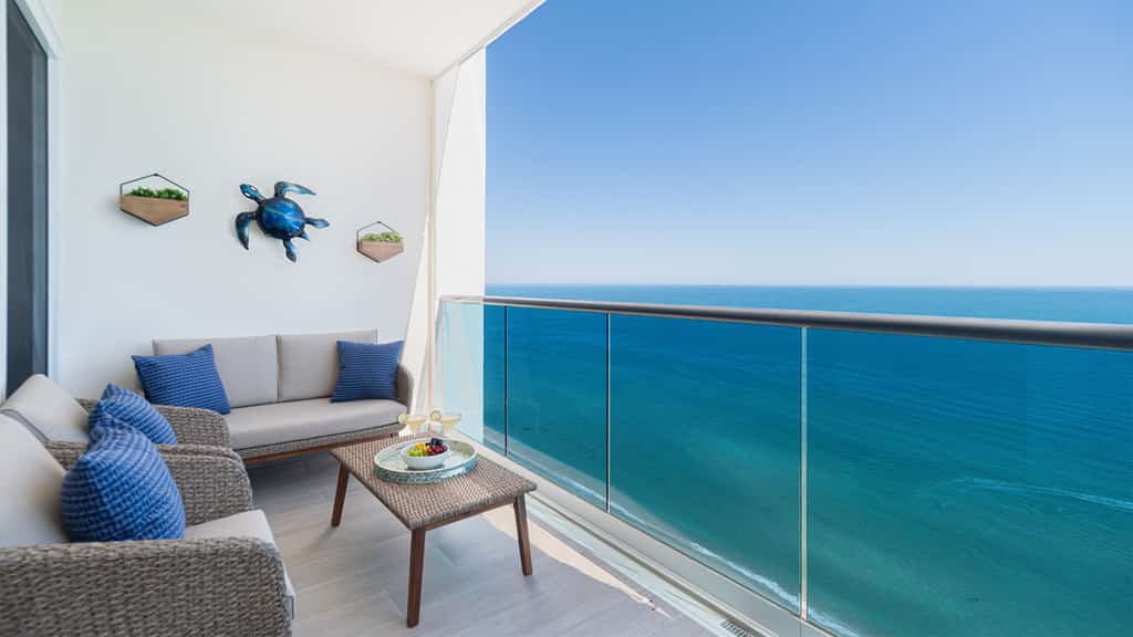 Modern Luxury, Beachfront, Ocean Views C1803 Encantame