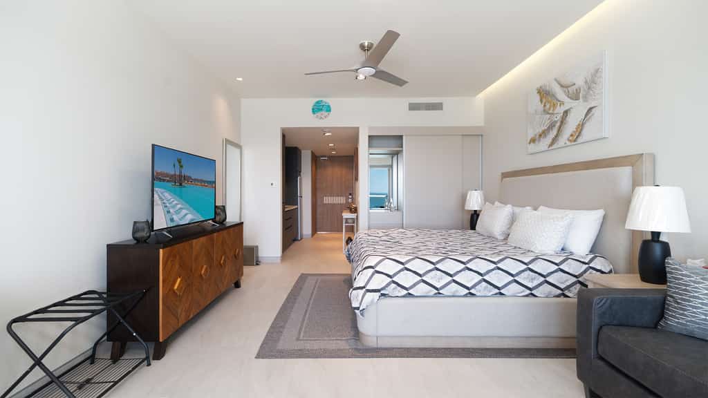 One 1402B Hotel Room: New Beachfront Resort, Style & Comfort
