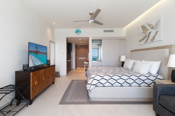 One 1402B Hotel Room: New Beachfront Resort, Style & Comfort