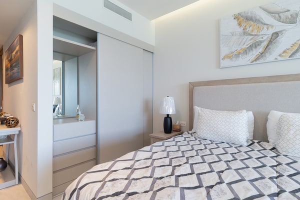 One 1402B Hotel Room: New Beachfront Resort, Style & Comfort