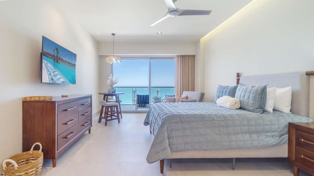One 1002: Hotel Room– Luxury Oceanfront Condo with Stunning Views