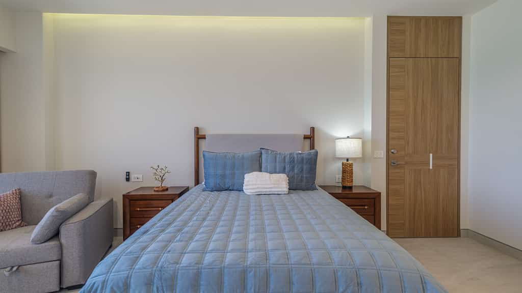 One 1002: Hotel Room– Luxury Oceanfront Condo with Stunning Views