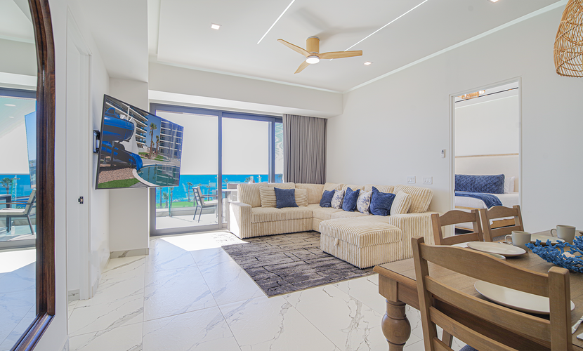 R304 Encantame Soleil: Spacious 3BR Beachfront Retreat with Stunning Ocean Views