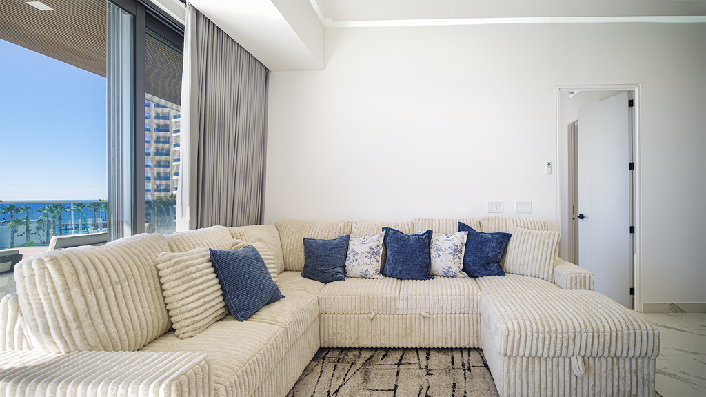 R304 Encantame Soleil: Spacious 3BR Beachfront Retreat with Stunning Ocean Views