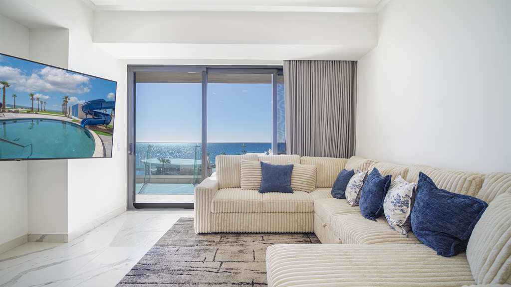 R304 Encantame Soleil: Spacious 3BR Beachfront Retreat with Stunning Ocean Views