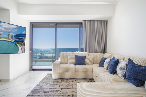 R304 Encantame Soleil: Spacious 3BR Beachfront Retreat with Stunning Ocean Views