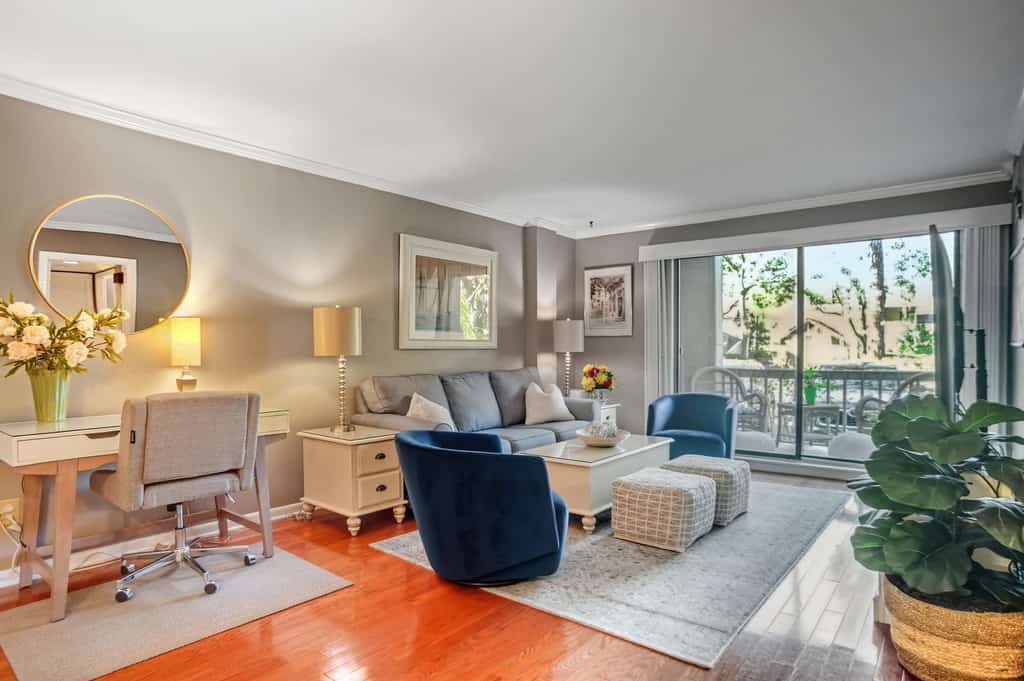 Experience the best of Hilton Head in this updated 1BR condo at 909 Cutter Court. Located in the heart of Sea Pines, you are steps away from Harbor Town’s iconic lighthouse, dining, and shopping. Enjoy a bright, open floor plan with a king suite, full kitchen, and a private balcony. Your stay includes a pool pass for the resort pool directly across the street, making this the perfect blend of coastal relaxation and resort-style convenience for your next island getaway.

