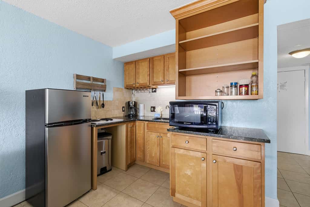 Beachside Studio at Hawaiian Inn w/ Pools & Beach Access