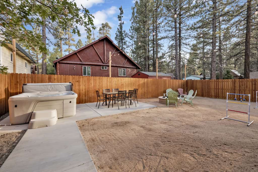 Ursa Major Lodge Walk to Lake & Village Hot tub firepit