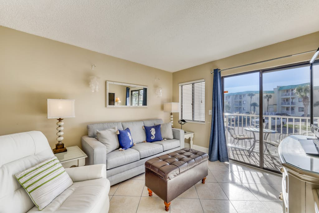 Cozy Retreat Steps from Pool - Central AC, Washer Dryer & WiFi