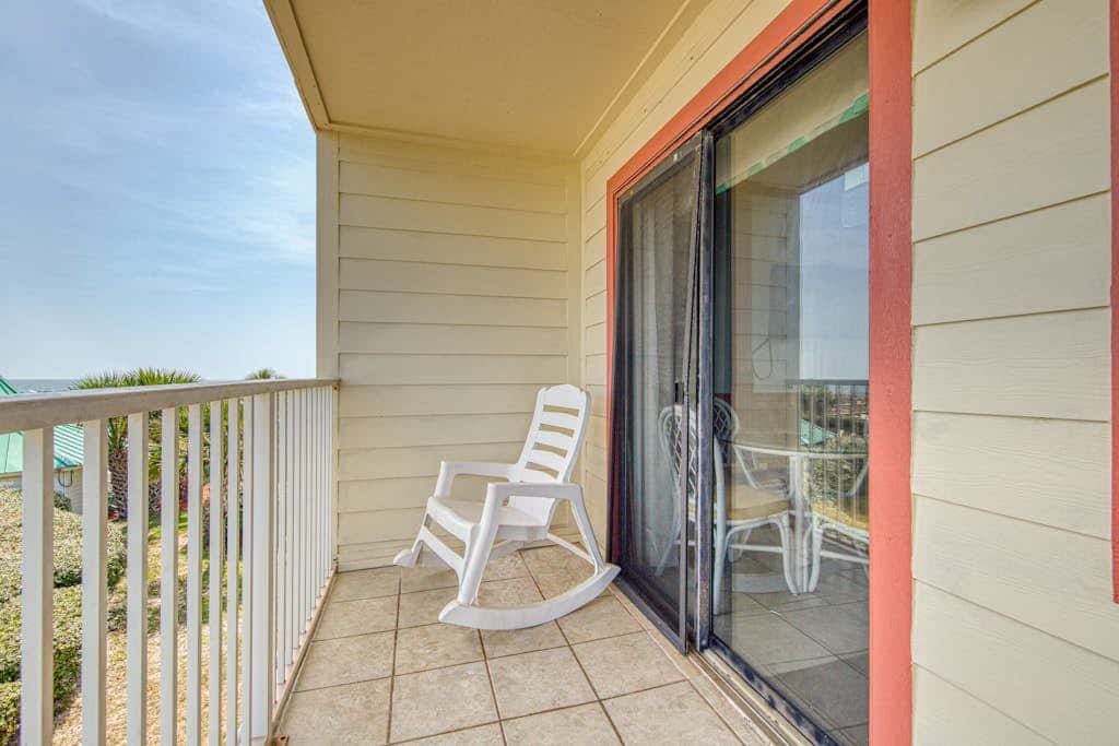 Waterfront getaway with beach view, shared pools & sports courts