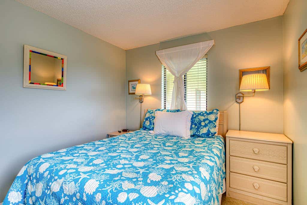 Waterfront getaway with beach view, shared pools & sports courts
