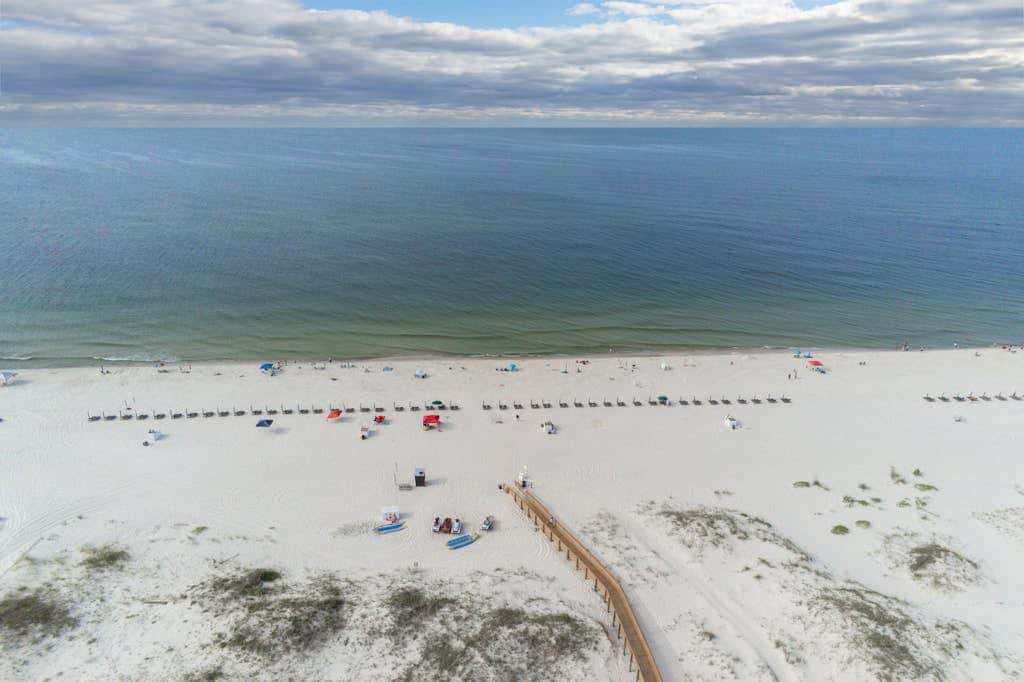 Waterfront condo with shared pool & hot tub - walk to dining & beach
