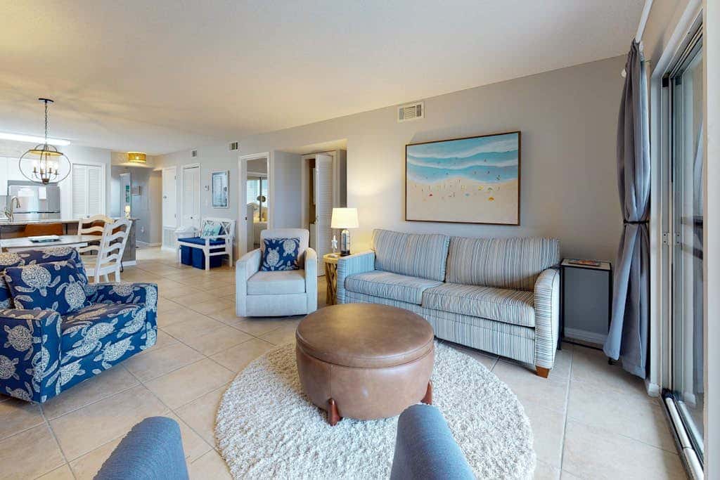 Waterfront condo with shared pool & hot tub - walk to dining & beach