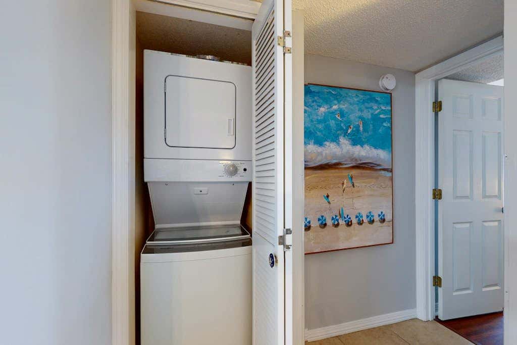 Waterfront condo with shared pool & hot tub - walk to dining & beach