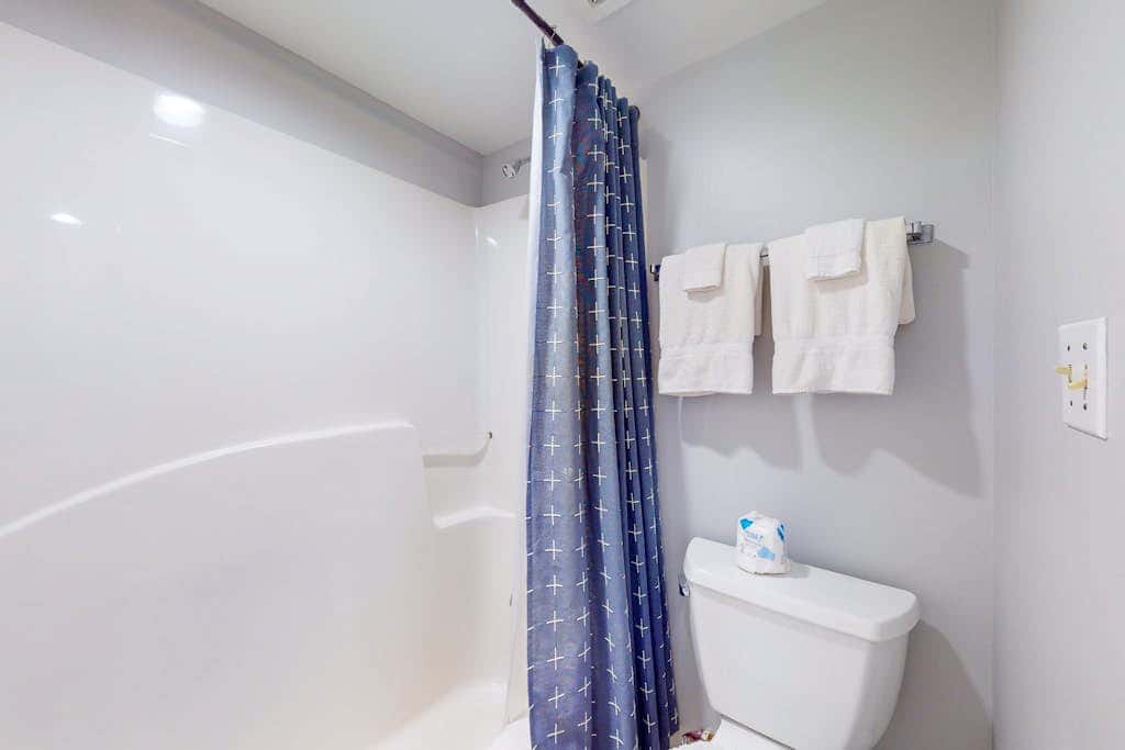 Waterfront condo with shared pool & hot tub - walk to dining & beach