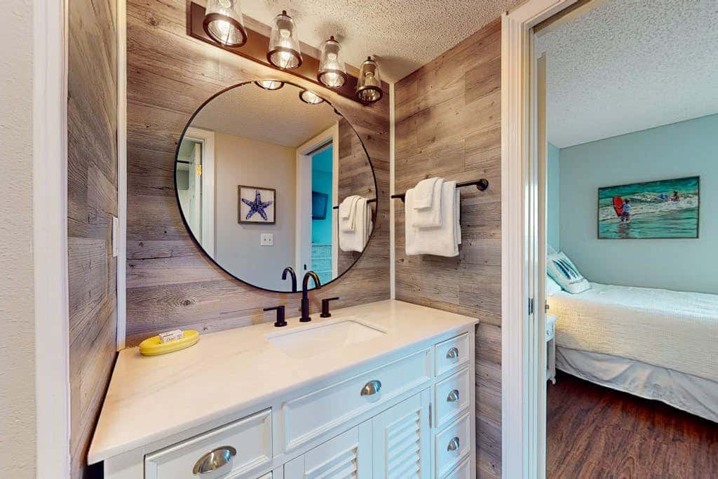 Waterfront condo with shared pool & hot tub - walk to dining & beach