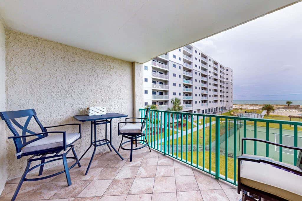 Waterfront condo with shared pool & hot tub - walk to dining & beach