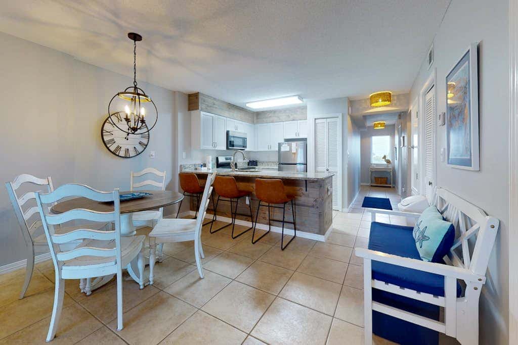 Waterfront condo with shared pool & hot tub - walk to dining & beach