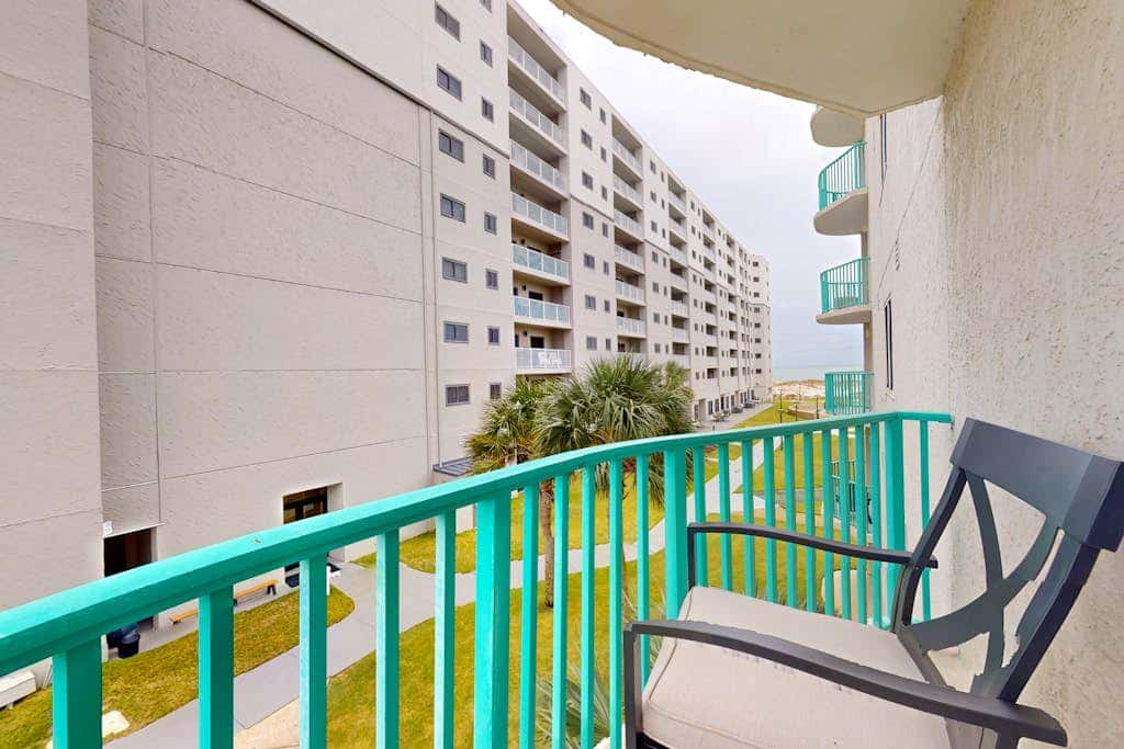 Waterfront condo with shared pool & hot tub - walk to dining & beach