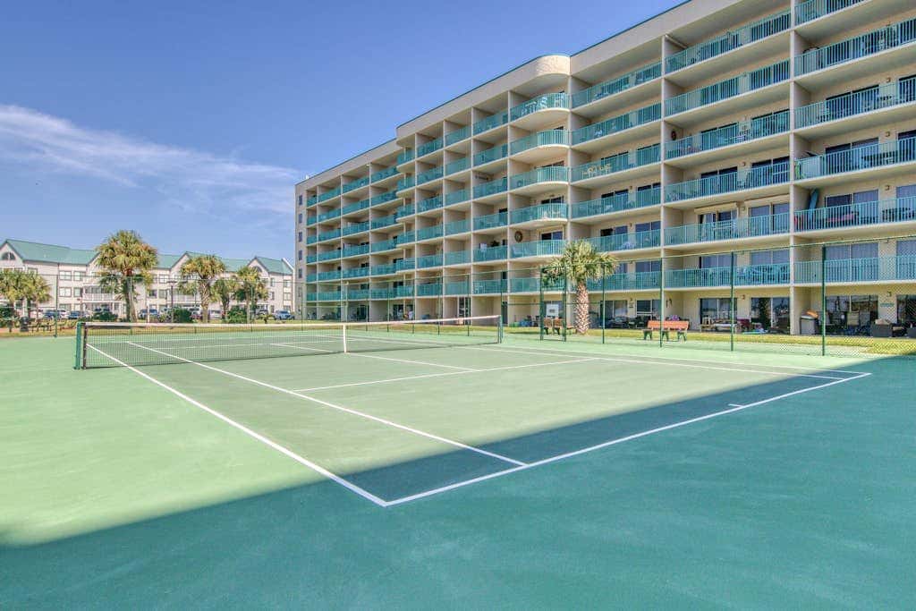 Waterfront condo with shared pool & hot tub - walk to dining & beach