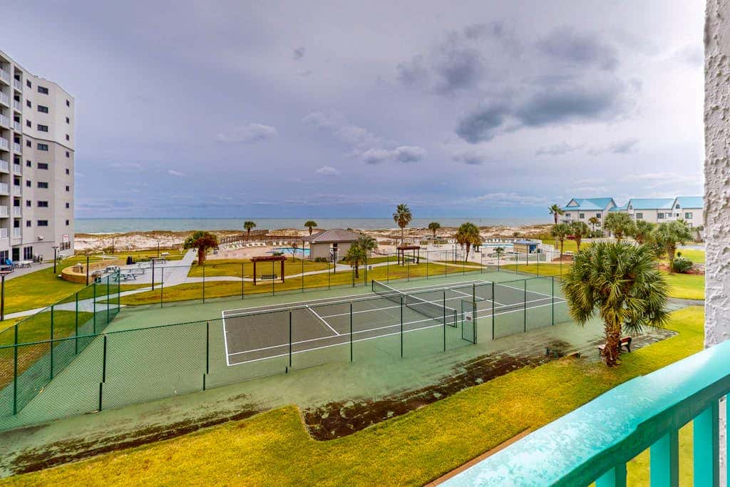 Waterfront condo with shared pool & hot tub - walk to dining & beach