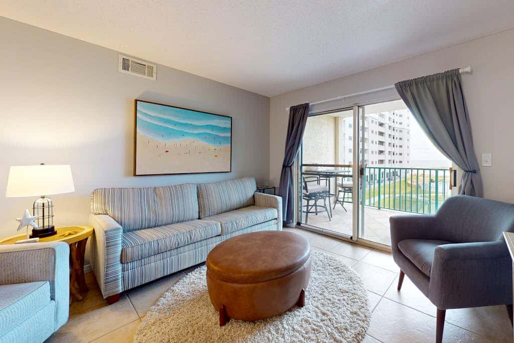 Waterfront condo with shared pool & hot tub - walk to dining & beach
